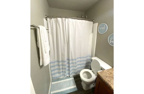 Town Center Apartment | Cozy Apt w/ Free Parking & Fast Wi-Fi
