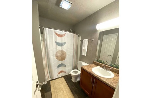 Town Center Apartment | Cozy Apt w/ Free Parking & Fast Wi-Fi