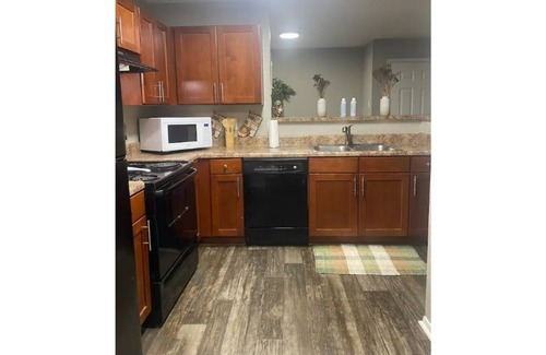 Town Center Apartment | Cozy Apt w/ Free Parking & Fast Wi-Fi