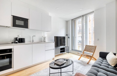 Moncloa - Arguelles Apartment | Cozy Argüelles Studio, near Royal Palace and Madrid Rio, by Blueground