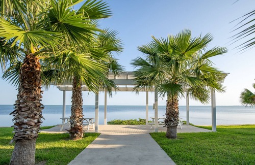 Port Isabel House | 🏖 Cozy | Balcony Bay Views | Fish | Jacuzzi | Pool