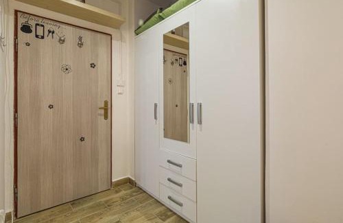 Nusle Apartment | Cozy basement flat, SkyShowtime, 3 minutes to center