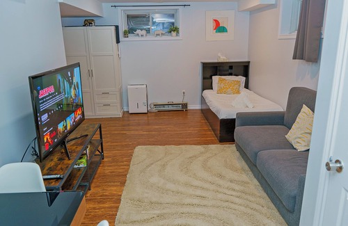 Amherstview Apartment | Cozy Basement Suite