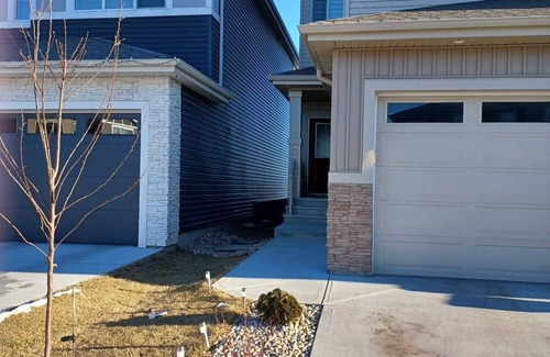 Northeast Edmonton House | Cozy Basement Suite with Free wifi and private entrance