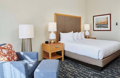 Berkeley Hotel | Cozy Bayfront Getaway | Poolside Stay, Pet Friendly & Easy Bay Access