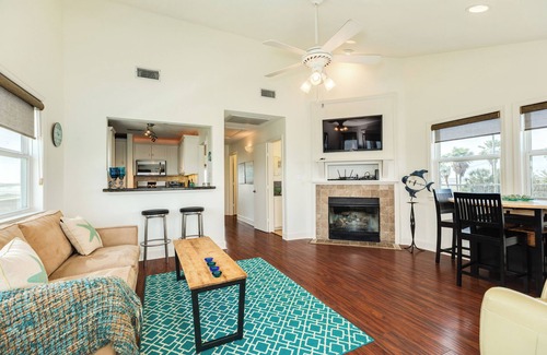 Sportsman Road House | Cozy Bayfront Home w/Panoramic Bay & Wetland Views, Private Pier