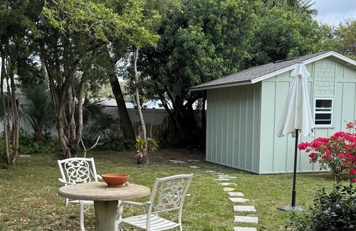 New Smyrna Beach House | Cozy Beach Cottage - 3 min walk to beach