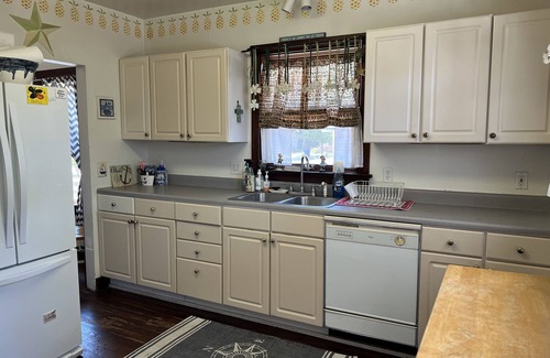 Michigan City Cottage | Cozy Beach Cottage….2 min to the Beach!