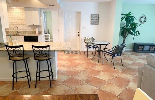Naples Park House | “COZY BEACH HOUSE” CLOSE TO BEACH, RESTAURANTS & SHOPPING