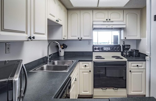 Indian Shores Condo | Cozy Beachfront 2-bedroom condo in tranquil Indian Shores