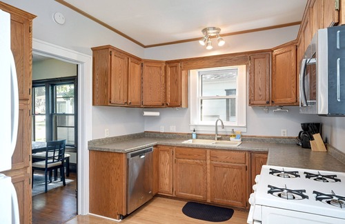 Northeast Minneapolis House | Cozy Blue House in the hub of NE Minneapolis. A home away from home