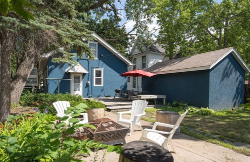 Northeast Minneapolis House | Cozy Blue House in the hub of NE Minneapolis. A home away from home