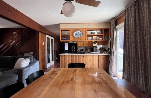 Markleeville Cabin | Cozy Blue Jay Nest Retreat