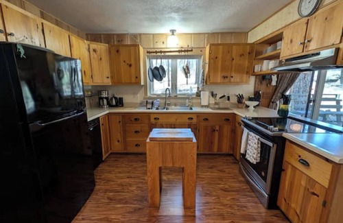 Markleeville Cabin | Cozy Blue Jay Nest Retreat