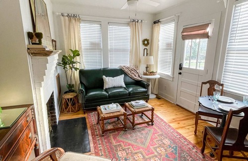 Eau Claire House | Cozy Bungalow 8mins to Main St, Hospitals, Universities, Government