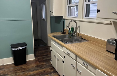 Springfield House | Cozy Bungalow near downtown and Wittenberg