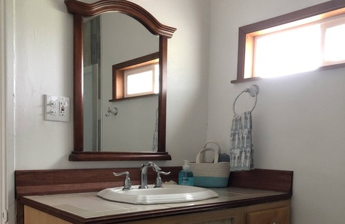 Banks House | Cozy Bungalow nestled in the country close to wineries, coast, hiking and golf!