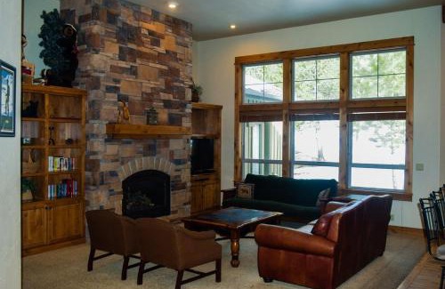 Deer Park House | Cozy Cabin 5 mins to SHARC