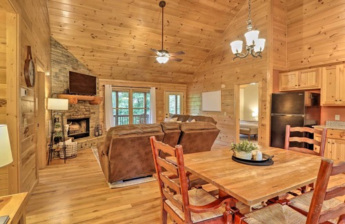 Ellijay Cabin | Cozy Cabin at a Mountain Resort 4 Mi to Downtown!