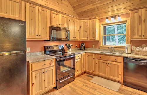 Ellijay Cabin | Cozy Cabin at a Mountain Resort 4 Mi to Downtown!