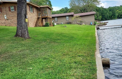Alexander City House | cozy cabin directly on beautiful Lake Martin