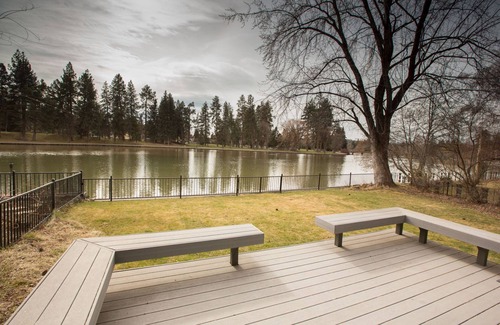Old Bend House | Cozy Cabin Directly on Mirror Pond - Deschutes River!