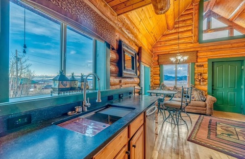 Michigan Hill Cabin | Cozy Cabin for the Outdoor Enthusiast