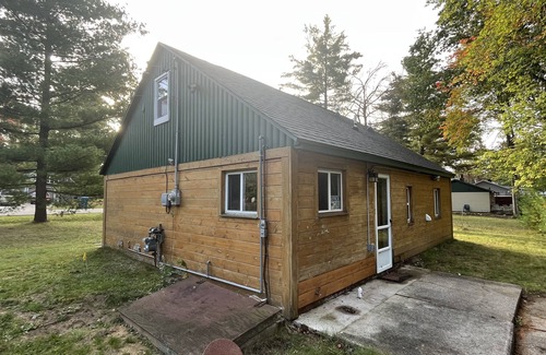 Houghton Lake Cabin | Cozy cabin great for vacationers, hunters/fishers, snowmobilers/ORVers!