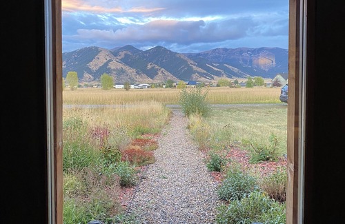 Bozeman Cabin | Cozy cabin in a beautiful mountain valley close to hiking, golf, airport