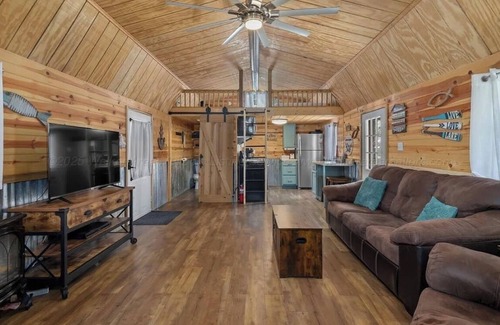 Crane Hill Cabin | Cozy cabin in beautiful Crane Hill with sunset views and an outdoor fire pit!