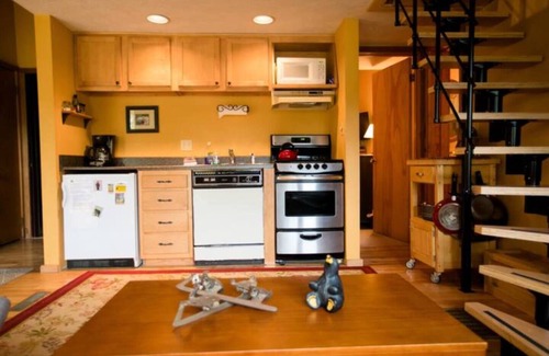 Davis Cabin | Cozy cabin in Canaan Valley-minutes from slopes.