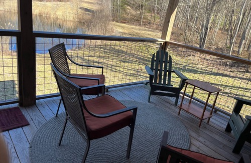 Cochecton Cabin | Cozy cabin in charming Kenoza Lake with WiFi, AC, pond,fire pit, lotof amenities