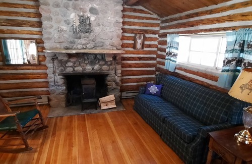 Saddlestring Cabin | Cozy cabin in peaceful Story, WY