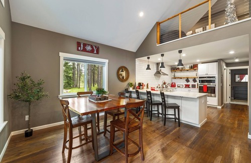Ronald House | Cozy Cabin in the Pines | Hot Tub-Huge Game Room+ 3rd Nt Free Limited Avail