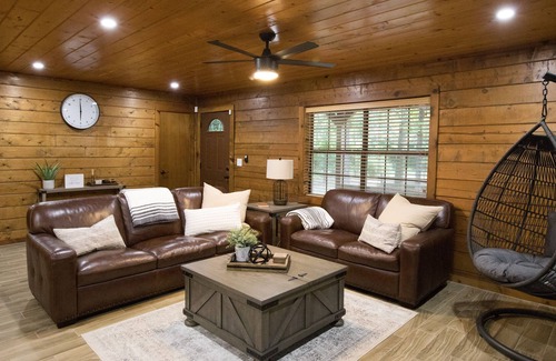 Mount Vernon Cabin | Cozy Cabin just minutes from the lake
