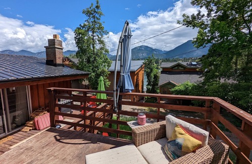 East Kootenay Cabin | Cozy Cabin Lake View Private Beach