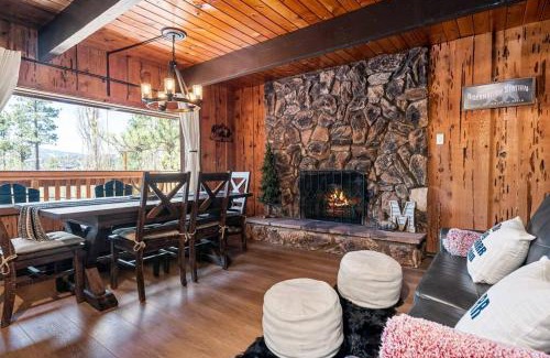 Whispering Forest House | Cozy Cabin near Resorts and The Village +Mtn views