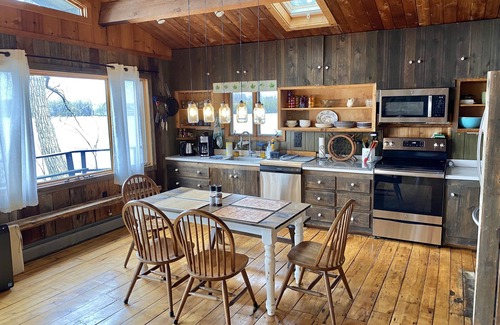 Alburg House | Cozy cabin nestled on the shores of Lake Champlain