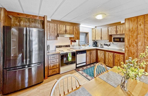 Donnelly Cabin | Cozy Cabin on Cascade Lake