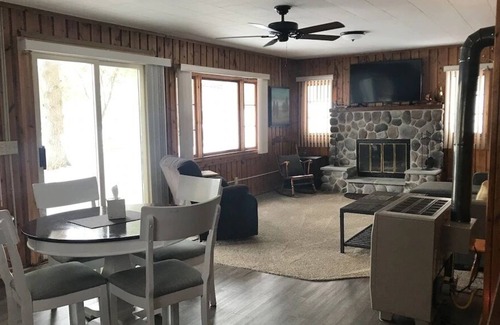 West Branch House | Cozy Cabin on Clear Lake
