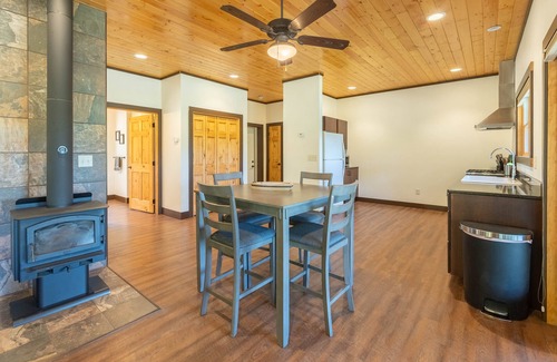 Clitherall Cabin | Cozy Cabin on Lake- Very Private, Kayaks/Canoe,Fire pit,Pet Friendly, Relaxing