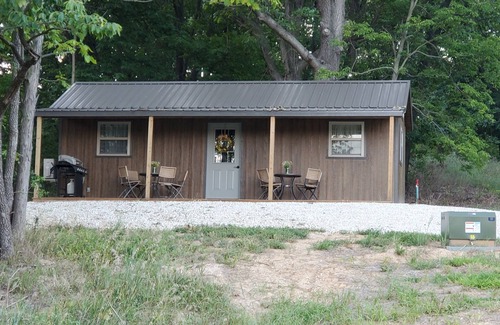 Michael Cabin | Cozy cabin overlooking an exotic animal farm!