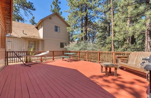 Moonridge Cabin | Cozy Cabin-Peaceful and Centrally Located-2bedroom1bath