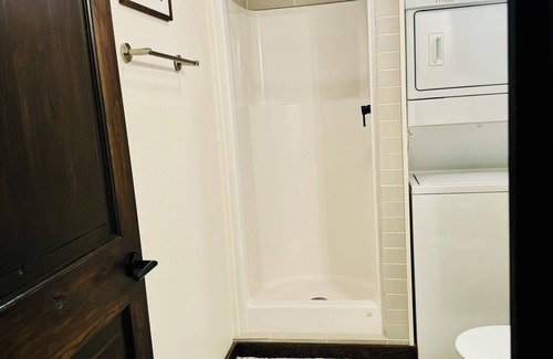 Pompeys Pillar Cabin | Cozy cabin - pet friendly