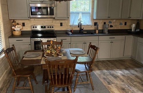 Counce Cabin | Cozy cabin Pickwick near Stateline boat ramp and State Park, with boat storage