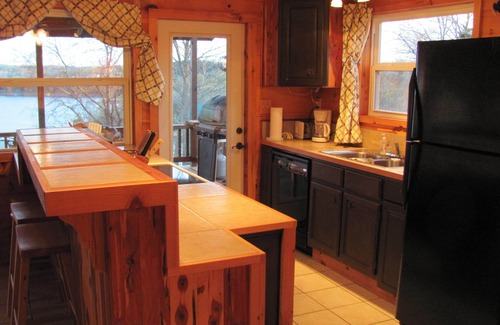 Cassville Cabin | Cozy Cabin-Rock Creek Cove-Table Rock Lake-Close To Big M & Eagle Rock Marina