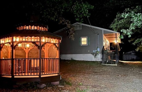 Van Buren Cabin | Cozy Cabin Surrounded by Beautiful Woods