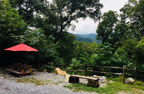 Newport Cabin | Cozy Cabin Tucked Away on the Mountain Side, Pet Friendly, Hot Tub, Lovely Views