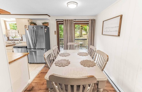 Berkeley Springs Cabin | Cozy Cabin w Fire Pit, Grill, Deck & Walk to Town