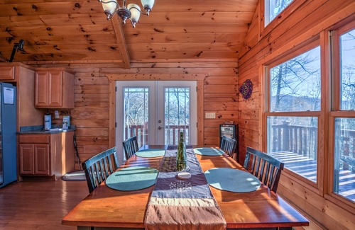 Waynesville Cabin | Cozy Cabin w/Game Room, Jetted Tub & Views | + Biltmore Pass Included